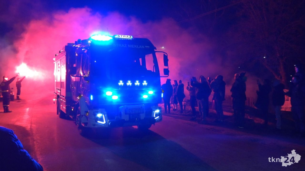 Jednostka OSP Niekłań powitała nowy średni wóz ratowniczo-gaśniczy [wideo, zdjęcia]