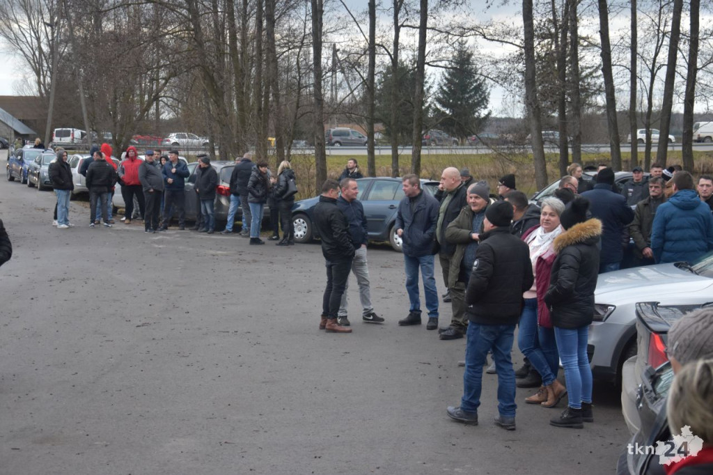 Protest w Wólce w sprawie powstania biogazowni. `Boimy się o swoje zdrowie, życie` [wideo, zdjęcia]
