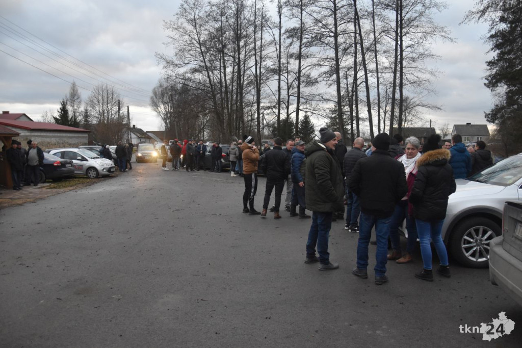 Protest w Wólce w sprawie powstania biogazowni. `Boimy się o swoje zdrowie, życie` [wideo, zdjęcia]