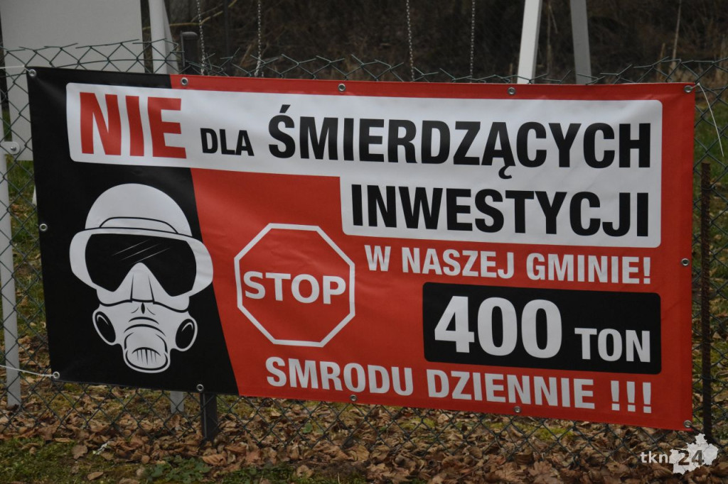 Protest w Wólce w sprawie powstania biogazowni. `Boimy się o swoje zdrowie, życie` [wideo, zdjęcia]