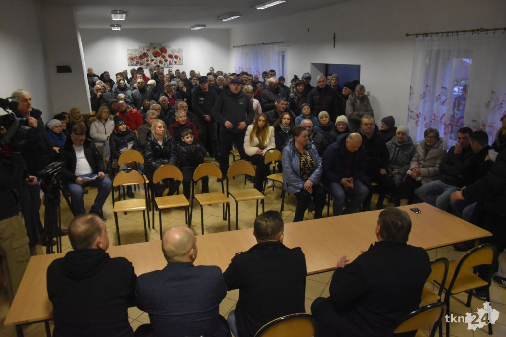 Protest w Wólce w sprawie powstania biogazowni. `Boimy się o swoje zdrowie, życie` [wideo, zdjęcia]