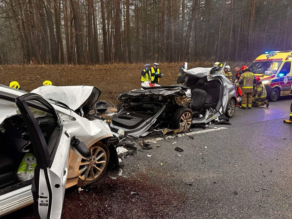 Koszmarny wypadek na drodze krajowej w gm. Ruda Maleniecka [zdjęcia, AKTUALIZACJA]