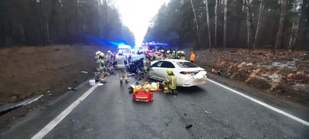 Koszmarny wypadek na drodze krajowej w gm. Ruda Maleniecka [zdjęcia, AKTUALIZACJA]