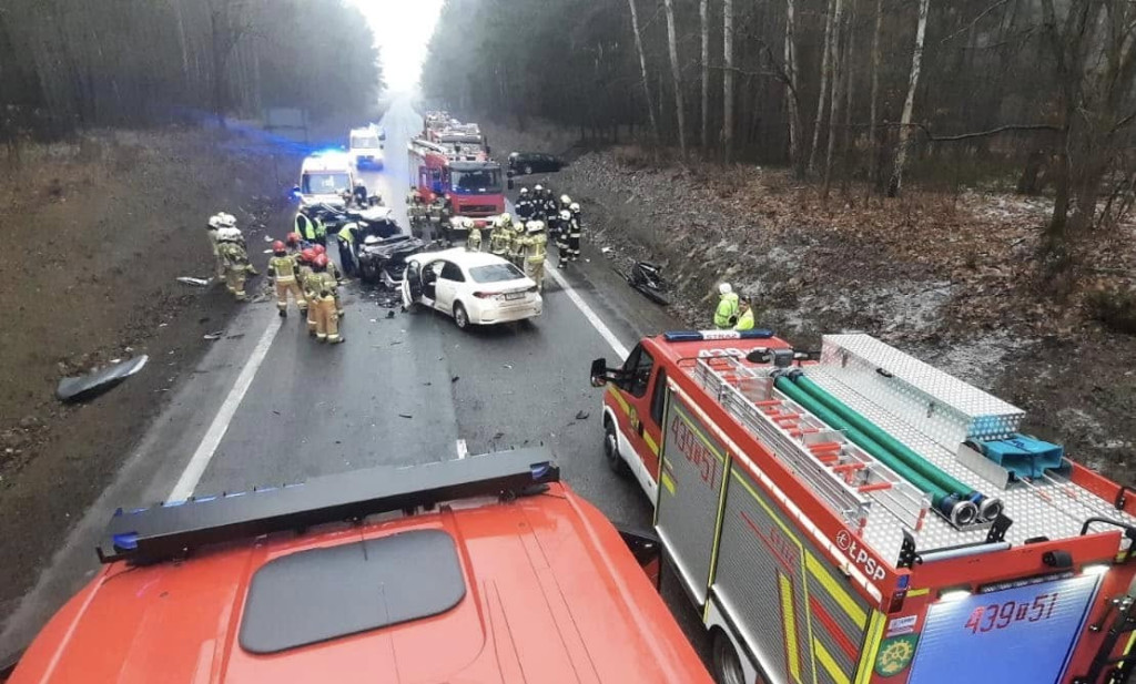 Koszmarny wypadek na drodze krajowej w gm. Ruda Maleniecka [zdjęcia, AKTUALIZACJA]