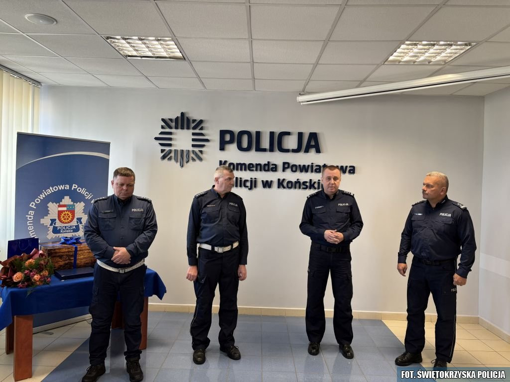 Pożegnanie z mundurem po 32 latach pracy [zdjęcia]