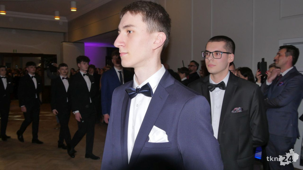 II LO na parkiecie! To największa studniówka w powiecie koneckim [wideo, zdjęcia]