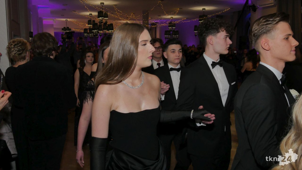 II LO na parkiecie! To największa studniówka w powiecie koneckim [wideo, zdjęcia]