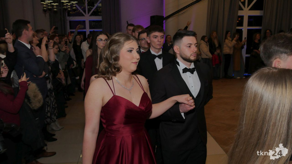 II LO na parkiecie! To największa studniówka w powiecie koneckim [wideo, zdjęcia]