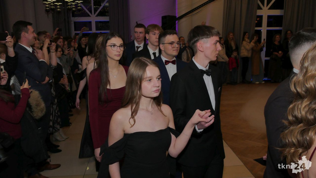 II LO na parkiecie! To największa studniówka w powiecie koneckim [wideo, zdjęcia]