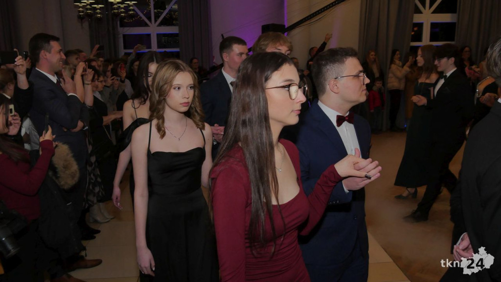 II LO na parkiecie! To największa studniówka w powiecie koneckim [wideo, zdjęcia]