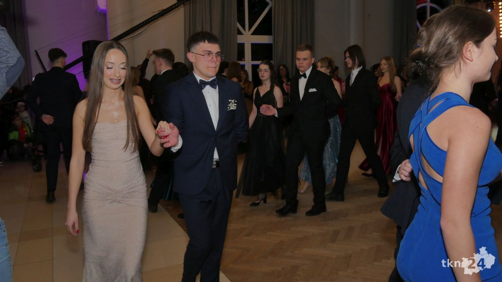 II LO na parkiecie! To największa studniówka w powiecie koneckim [wideo, zdjęcia]