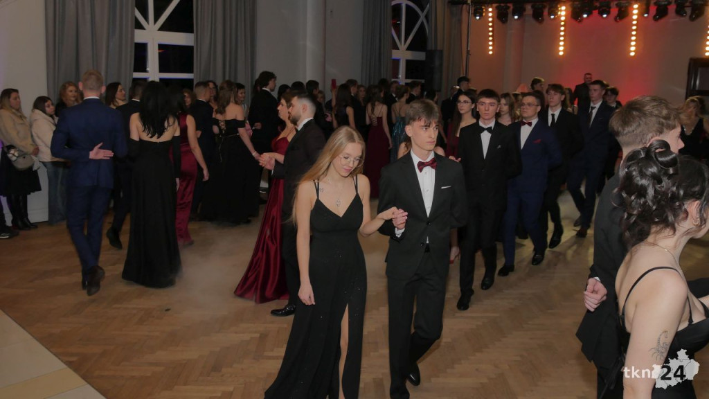 II LO na parkiecie! To największa studniówka w powiecie koneckim [wideo, zdjęcia]