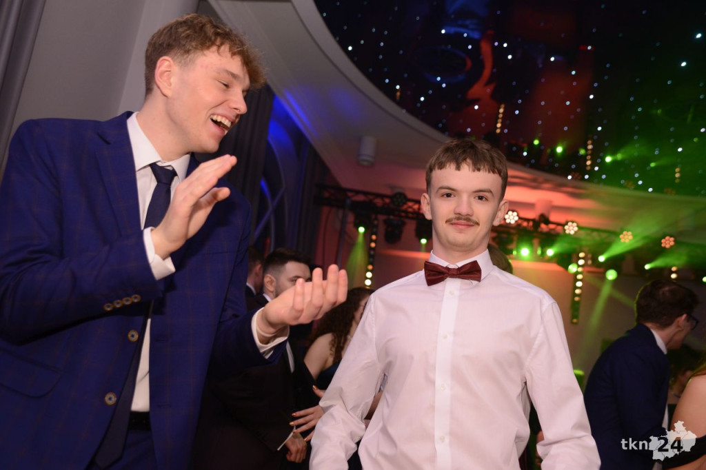 II LO na parkiecie! To największa studniówka w powiecie koneckim [wideo, zdjęcia]