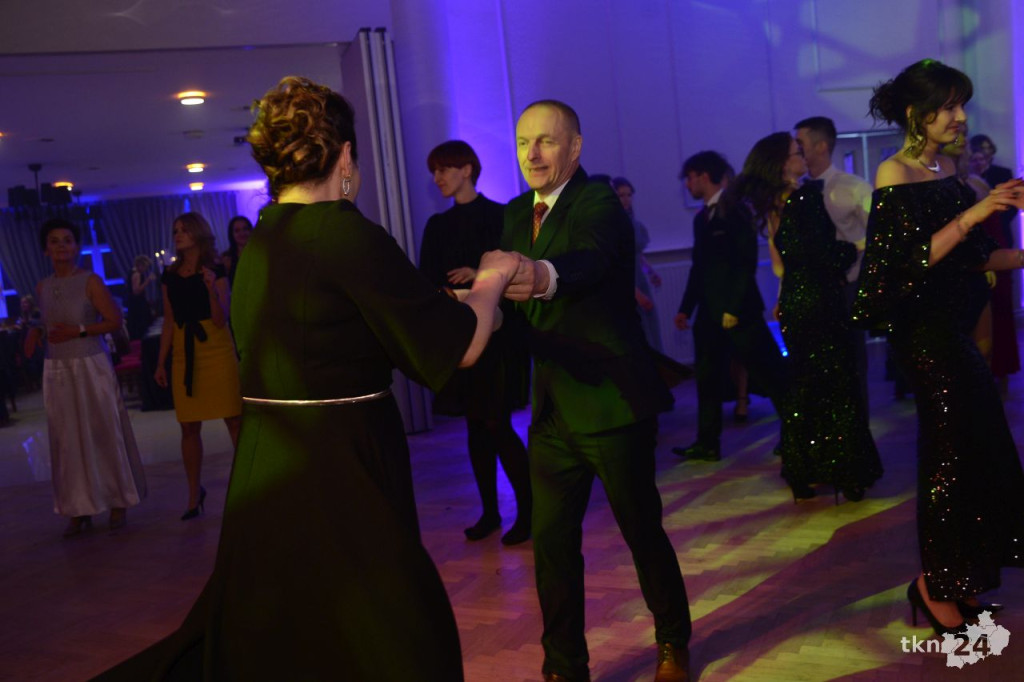 II LO na parkiecie! To największa studniówka w powiecie koneckim [wideo, zdjęcia]
