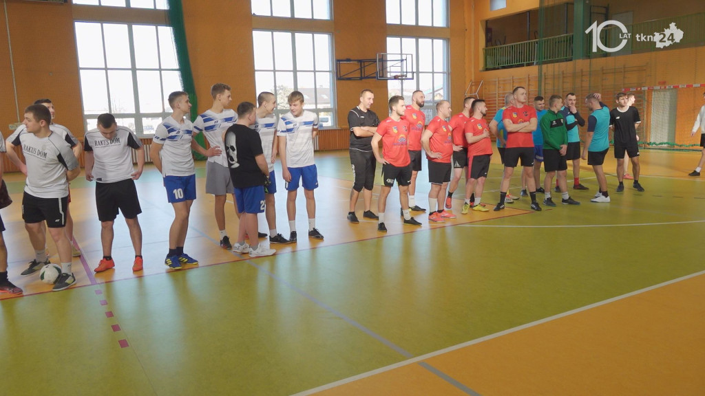 Noworoczny turniej halowej piłki nożnej o Puchar Burmistrza Miasta i Gminy Radoszyce [wideo, zdjęcia]