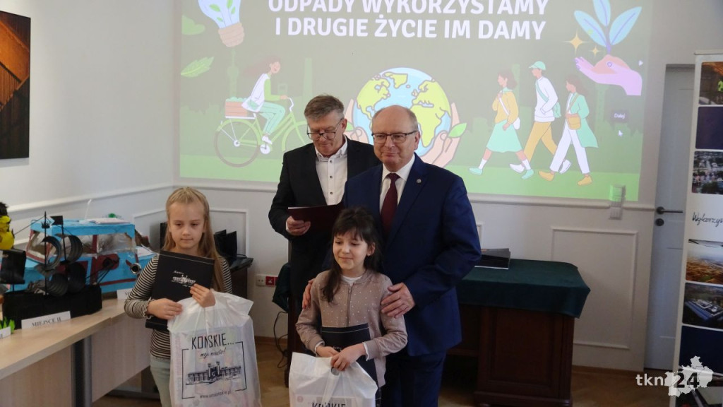 Drugie życie dla odpadów. Konecki samorząd rozstrzygnął ekologiczny konkurs [wideo, zdjęcia]