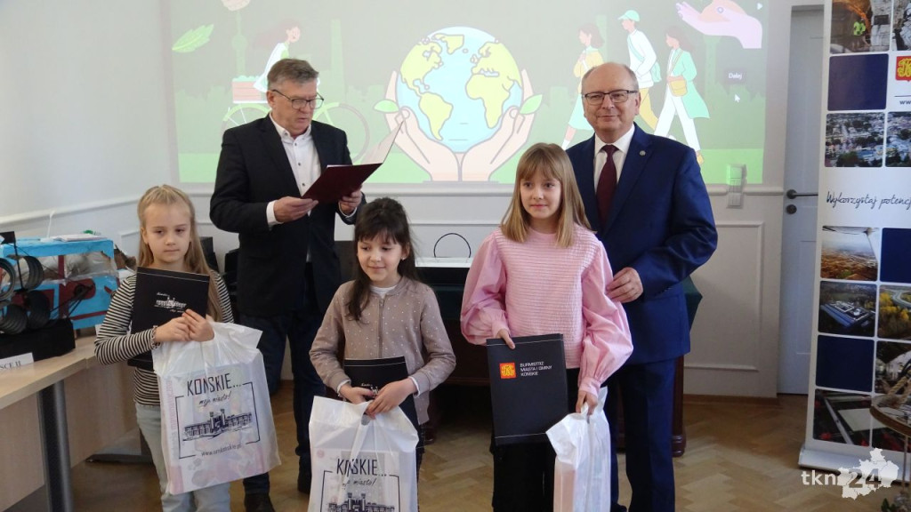 Drugie życie dla odpadów. Konecki samorząd rozstrzygnął ekologiczny konkurs [wideo, zdjęcia]