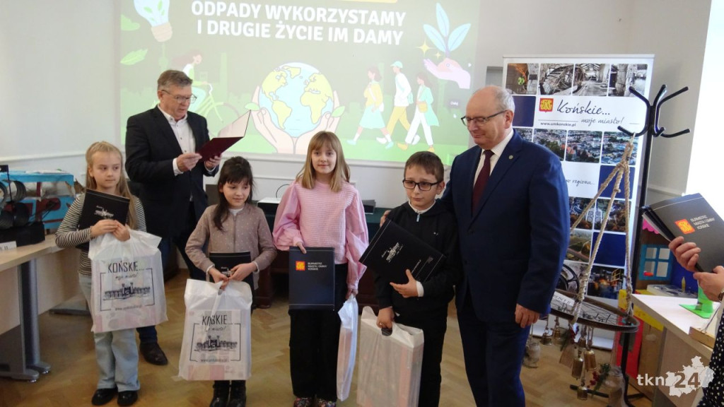 Drugie życie dla odpadów. Konecki samorząd rozstrzygnął ekologiczny konkurs [wideo, zdjęcia]