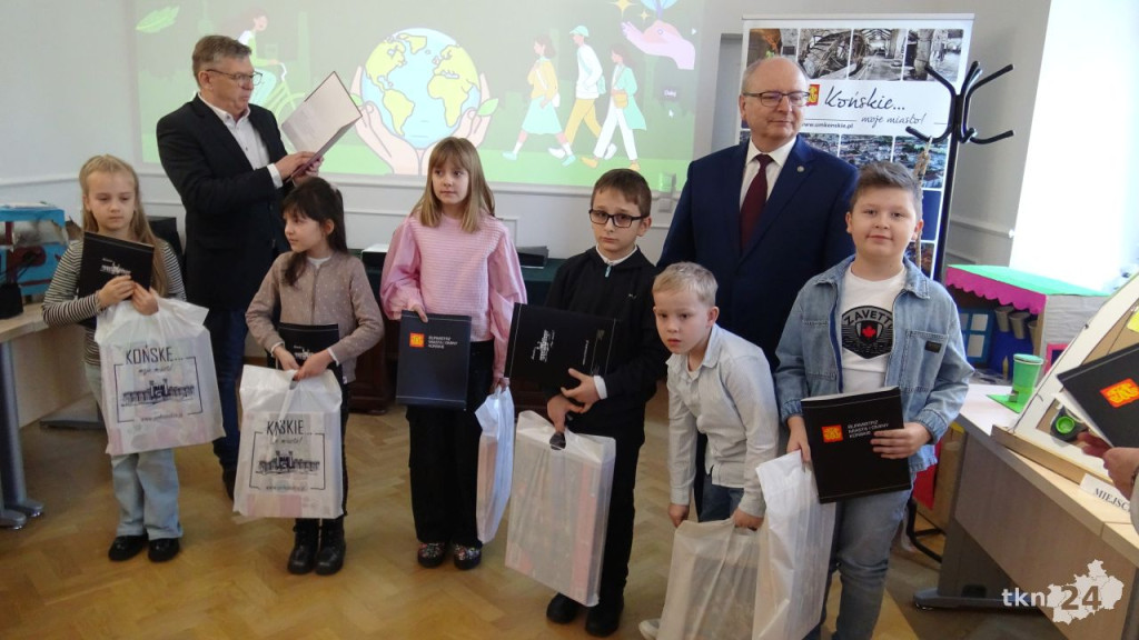 Drugie życie dla odpadów. Konecki samorząd rozstrzygnął ekologiczny konkurs [wideo, zdjęcia]
