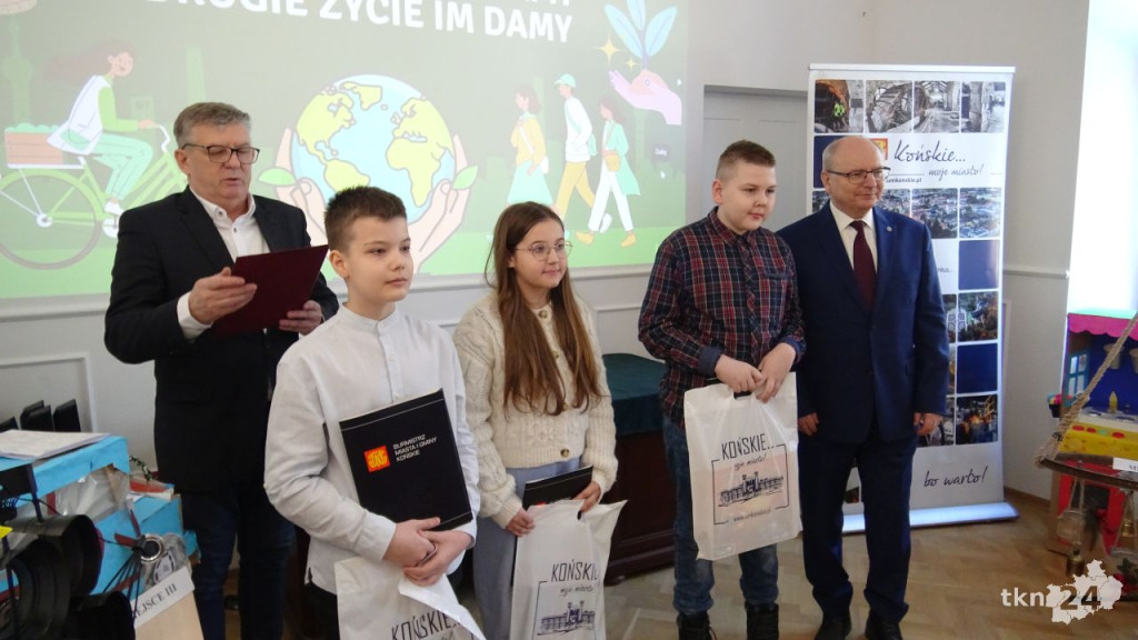 Drugie życie dla odpadów. Konecki samorząd rozstrzygnął ekologiczny konkurs [wideo, zdjęcia]