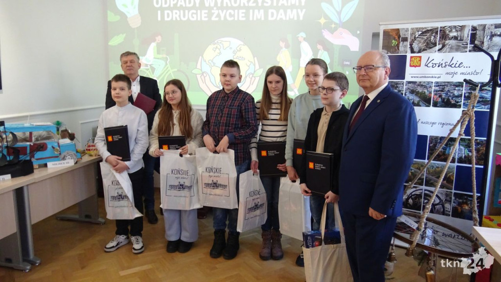 Drugie życie dla odpadów. Konecki samorząd rozstrzygnął ekologiczny konkurs [wideo, zdjęcia]