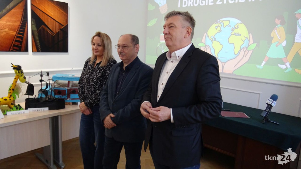 Drugie życie dla odpadów. Konecki samorząd rozstrzygnął ekologiczny konkurs [wideo, zdjęcia]