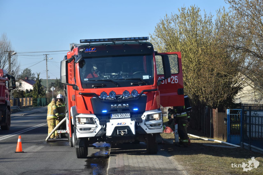 Pożar domu w Pile. Trzy osoby straciły dach nad głową [zdjęcia]