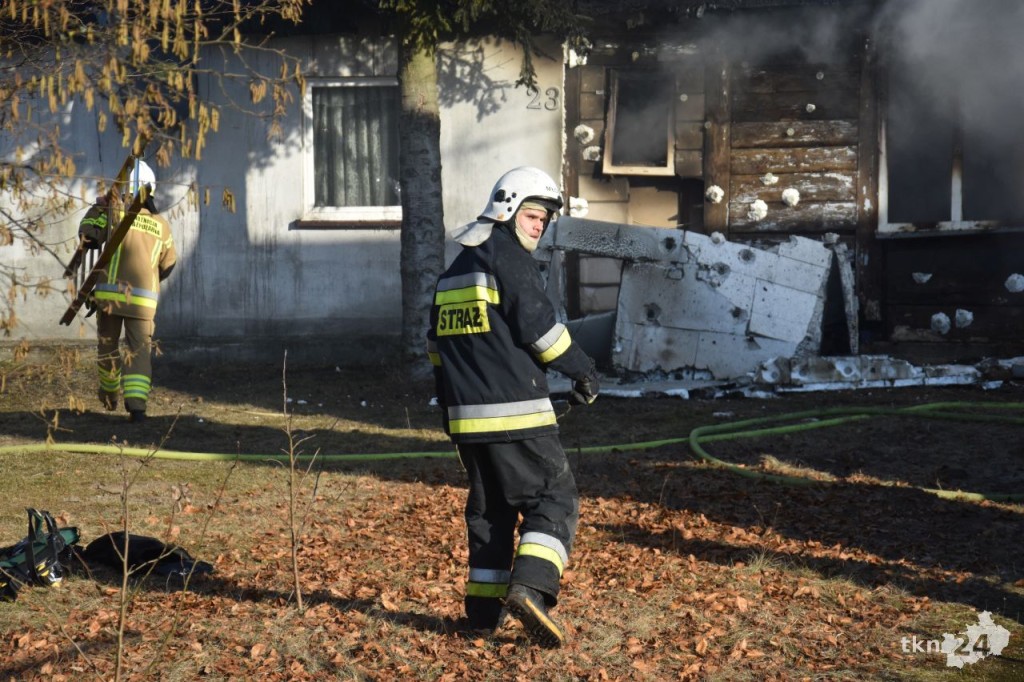 Pożar domu w Pile. Trzy osoby straciły dach nad głową [zdjęcia]