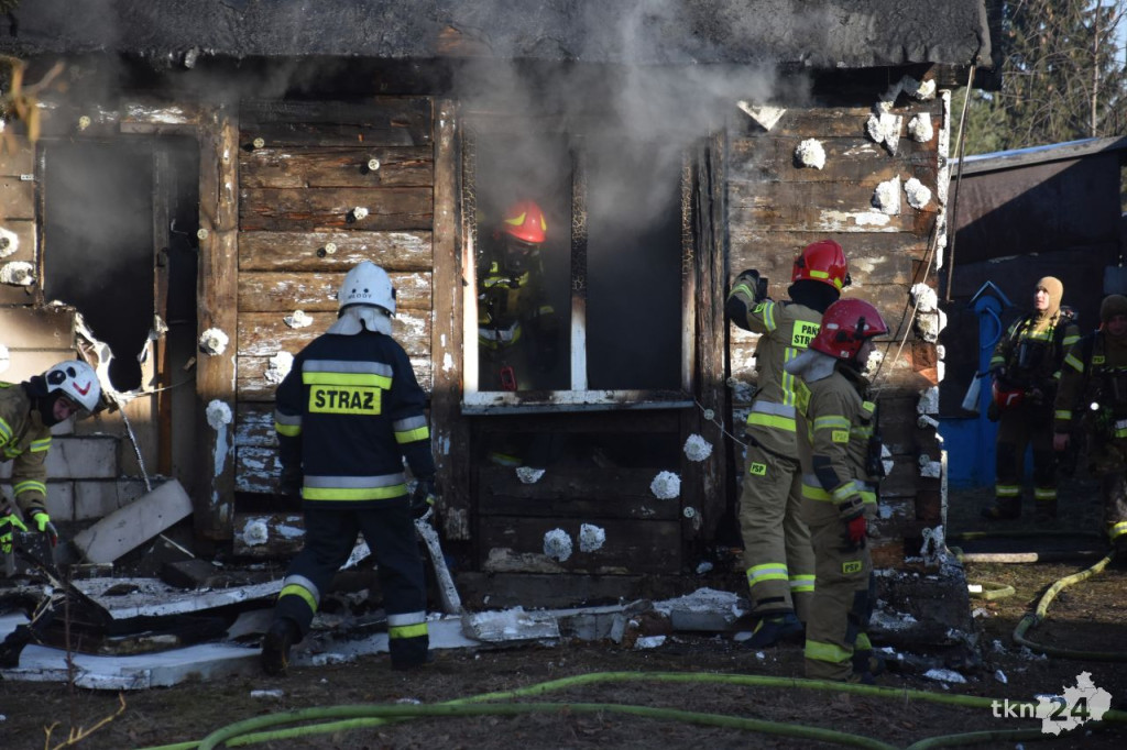Pożar domu w Pile. Trzy osoby straciły dach nad głową [zdjęcia]