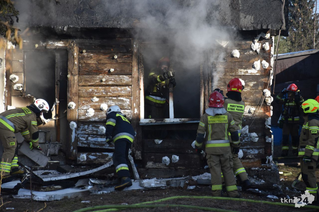 Pożar domu w Pile. Trzy osoby straciły dach nad głową [zdjęcia]