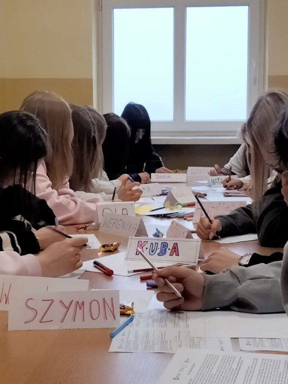 Kompetencje społeczne w praktyce - warsztaty w I LO w Końskich [zdjęcia]