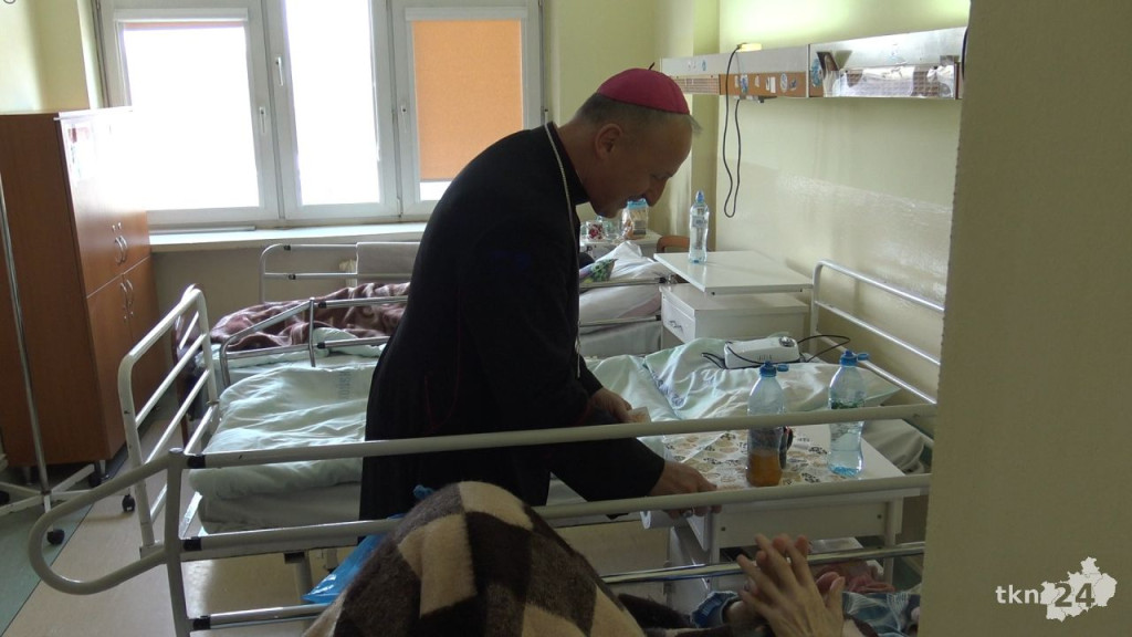 Biskup radomski odwiedził konecki szpital z okazji Światowego Dnia Chorego [wideo, zdjęcia]