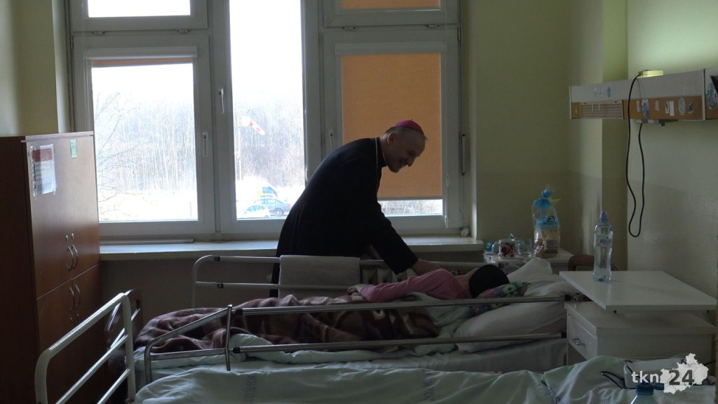 Biskup radomski odwiedził konecki szpital z okazji Światowego Dnia Chorego [wideo, zdjęcia]