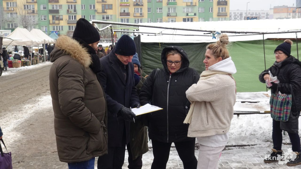 W Końskich przekonywali do poparcia Szymona Hołowni [wideo, zdjęcia]