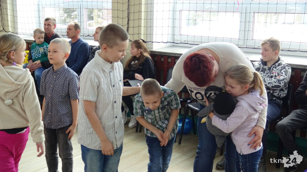 Ponad 160 dzieci bawiło się na integracyjnym balu w Końskich [wideo, zdjęcia]