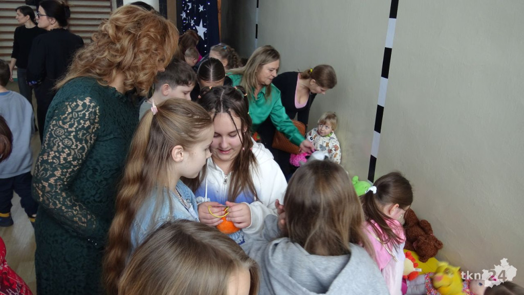 Ponad 160 dzieci bawiło się na integracyjnym balu w Końskich [wideo, zdjęcia]