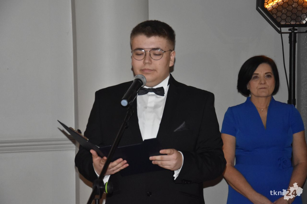Maturzyści z Ekonomika bawili się podczas ostatniej studniówki w tym roku [wideo, zdjęcia]