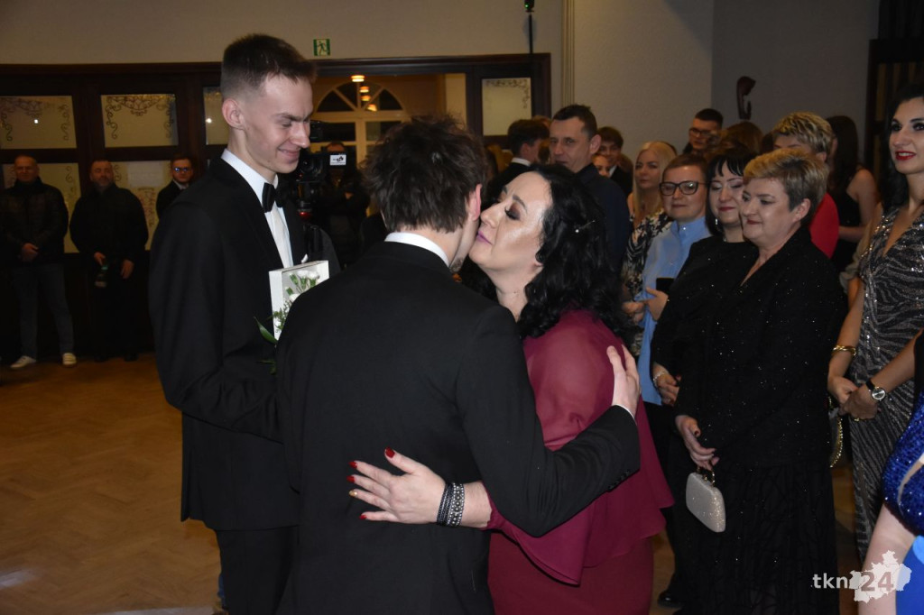 Maturzyści z Ekonomika bawili się podczas ostatniej studniówki w tym roku [wideo, zdjęcia]