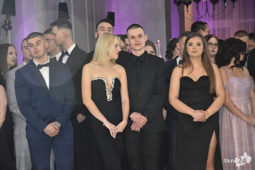 Maturzyści z Ekonomika bawili się podczas ostatniej studniówki w tym roku [wideo, zdjęcia]