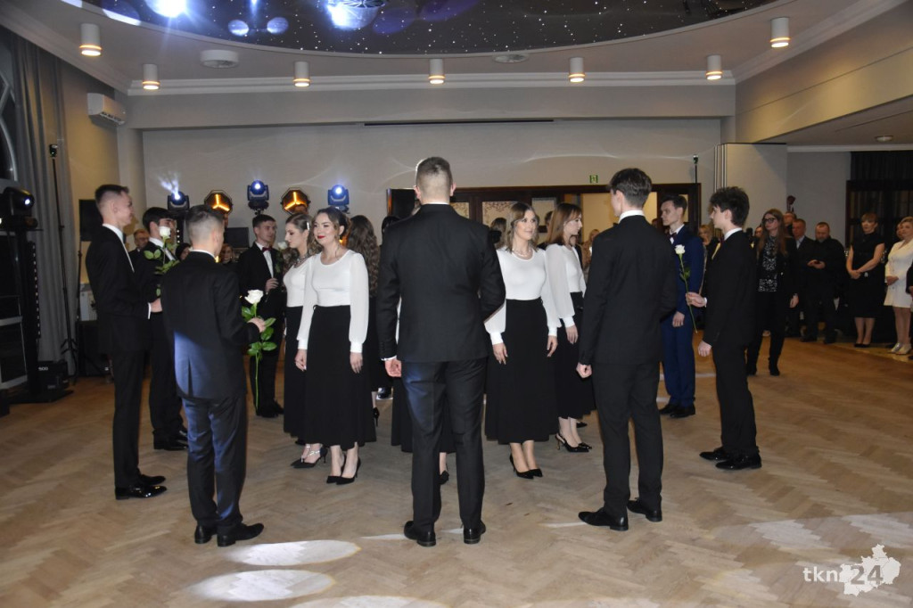 Maturzyści z Ekonomika bawili się podczas ostatniej studniówki w tym roku [wideo, zdjęcia]