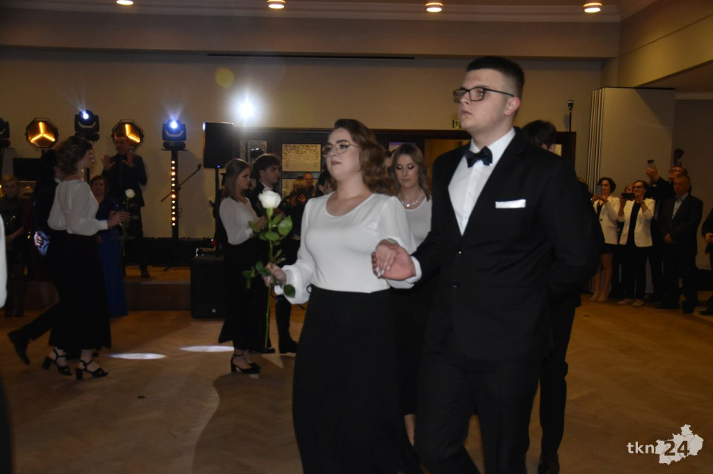 Maturzyści z Ekonomika bawili się podczas ostatniej studniówki w tym roku [wideo, zdjęcia]
