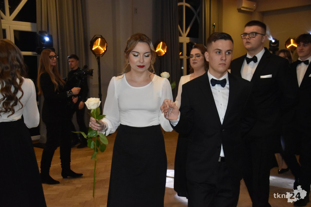 Maturzyści z Ekonomika bawili się podczas ostatniej studniówki w tym roku [wideo, zdjęcia]