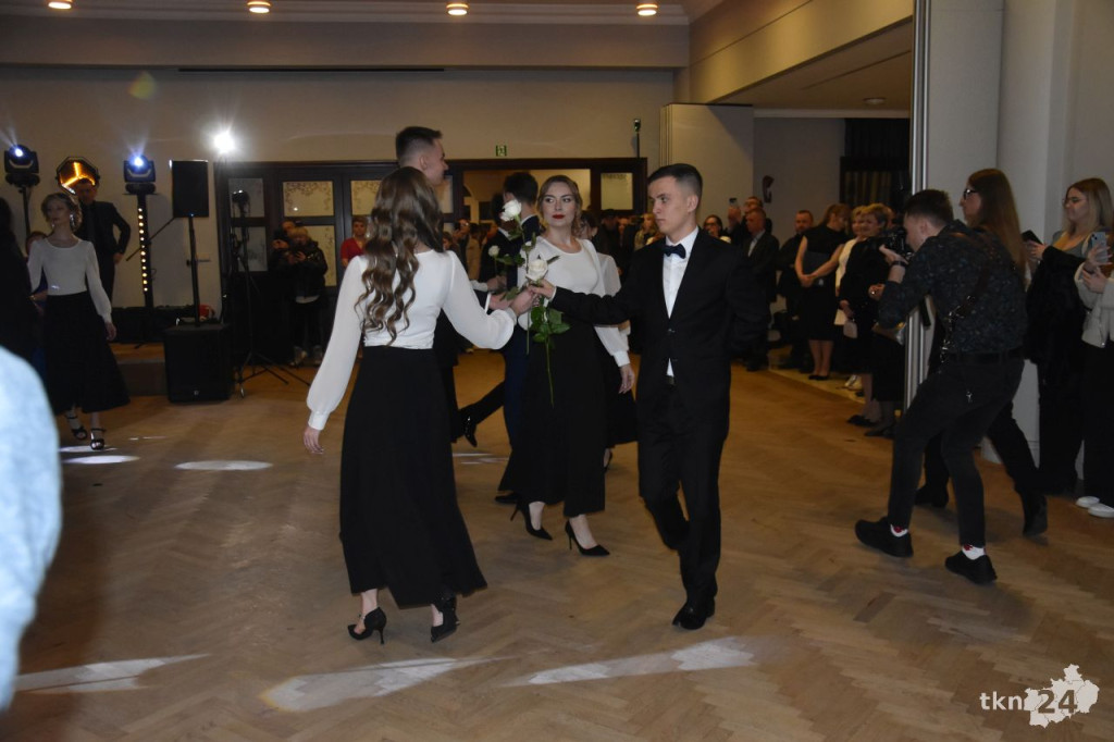 Maturzyści z Ekonomika bawili się podczas ostatniej studniówki w tym roku [wideo, zdjęcia]