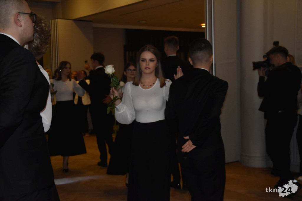 Maturzyści z Ekonomika bawili się podczas ostatniej studniówki w tym roku [wideo, zdjęcia]