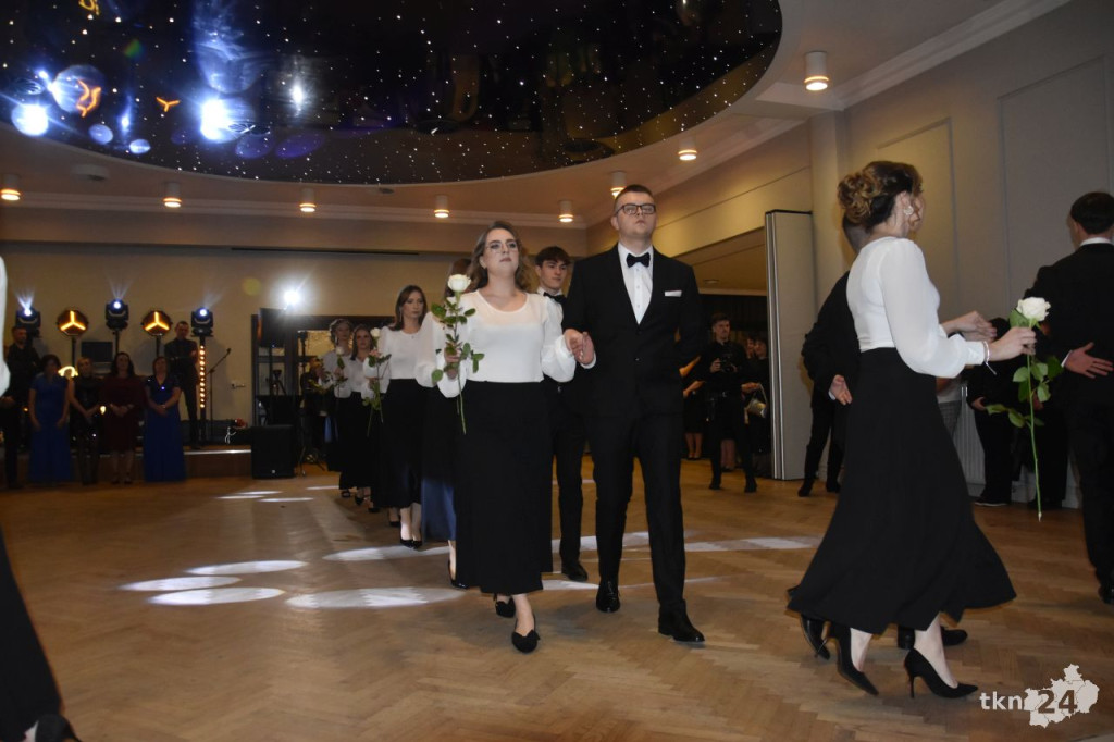 Maturzyści z Ekonomika bawili się podczas ostatniej studniówki w tym roku [wideo, zdjęcia]