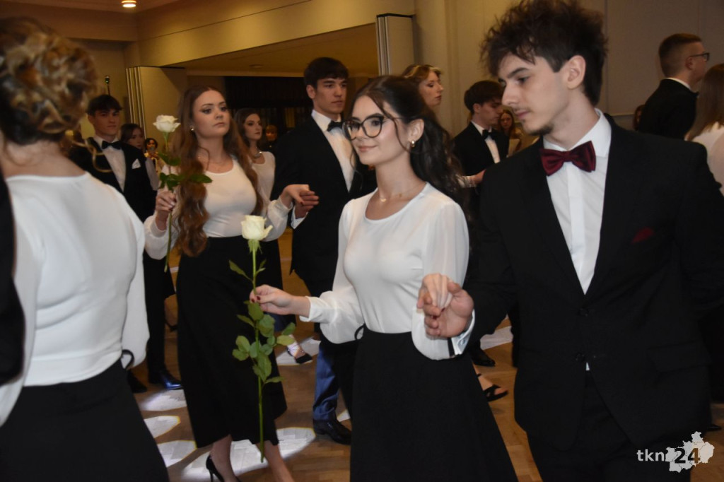 Maturzyści z Ekonomika bawili się podczas ostatniej studniówki w tym roku [wideo, zdjęcia]