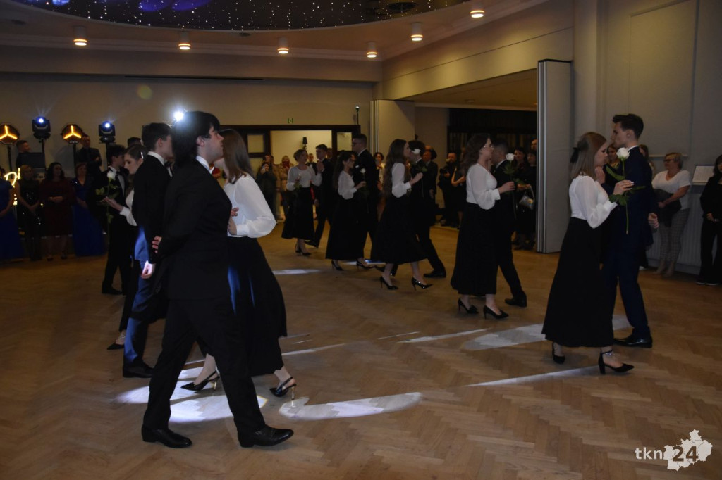 Maturzyści z Ekonomika bawili się podczas ostatniej studniówki w tym roku [wideo, zdjęcia]