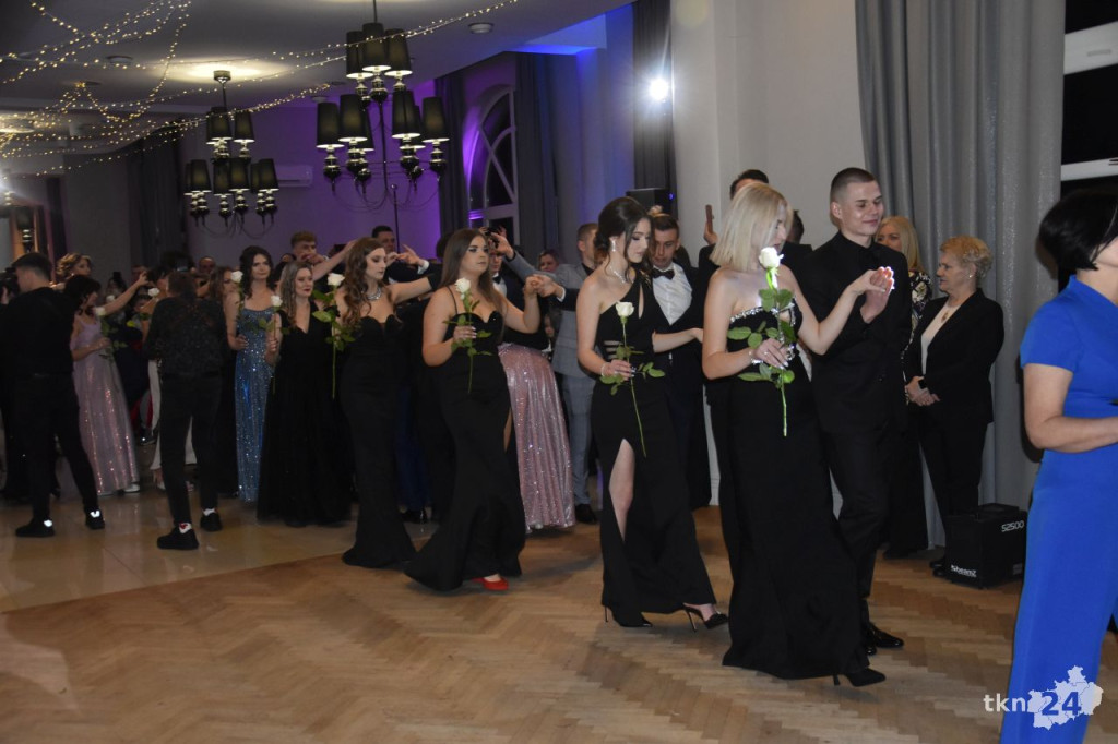 Maturzyści z Ekonomika bawili się podczas ostatniej studniówki w tym roku [wideo, zdjęcia]
