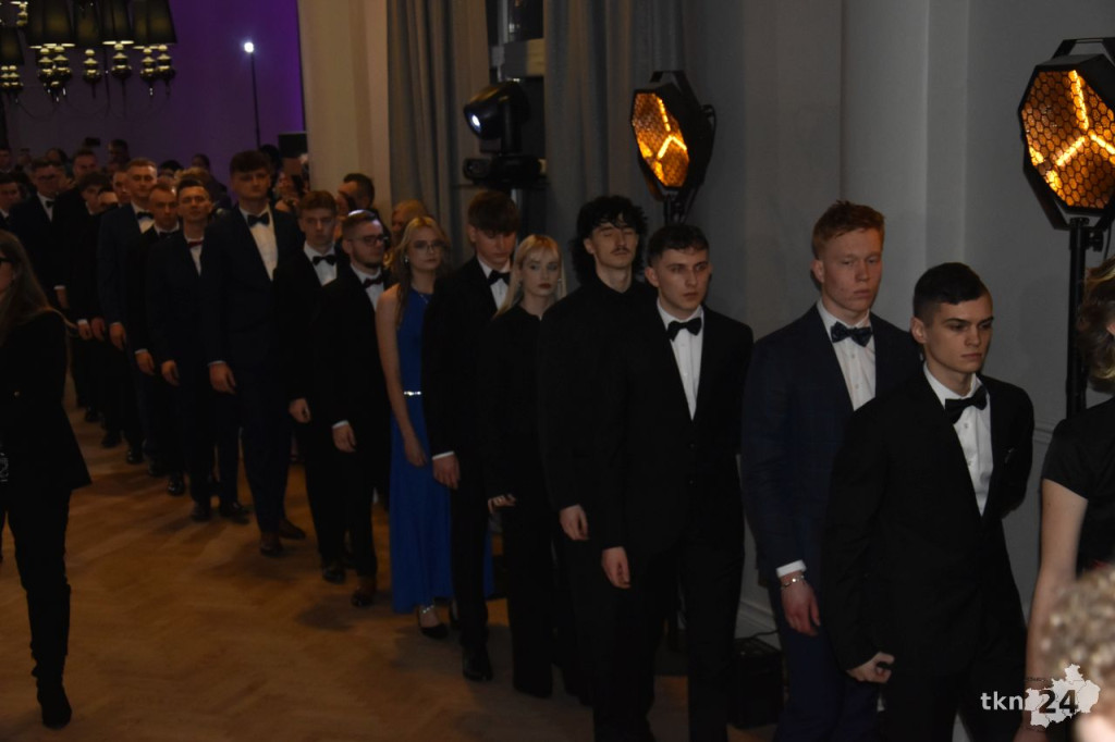 Maturzyści z Ekonomika bawili się podczas ostatniej studniówki w tym roku [wideo, zdjęcia]
