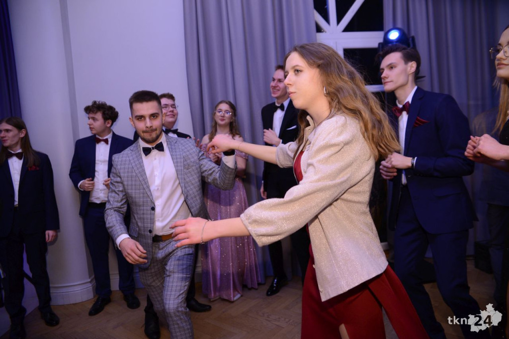 Maturzyści z Ekonomika bawili się podczas ostatniej studniówki w tym roku [wideo, zdjęcia]